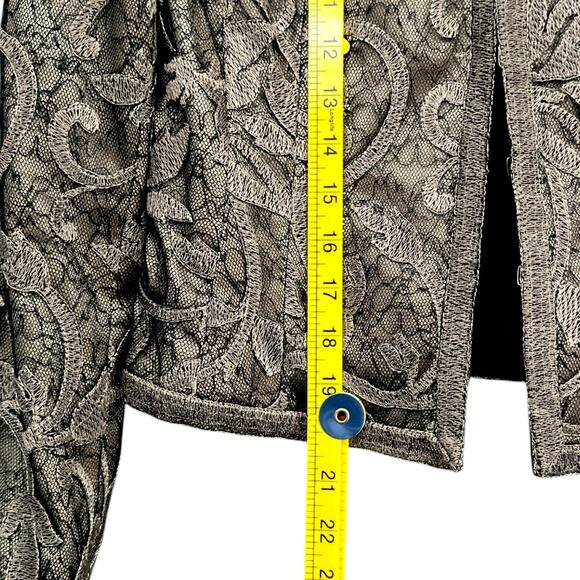 Carmen Marc Valvo Grey Floral Long Sleeves Embroidered Lace Jacket Size 2 - Picture 9 of 9